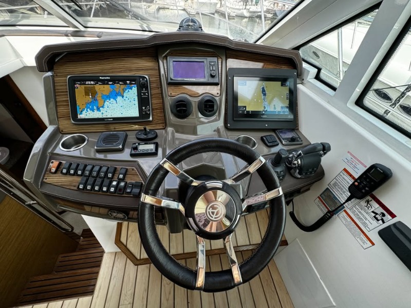 
								Cruisers Yachts Cantius 2014 full									